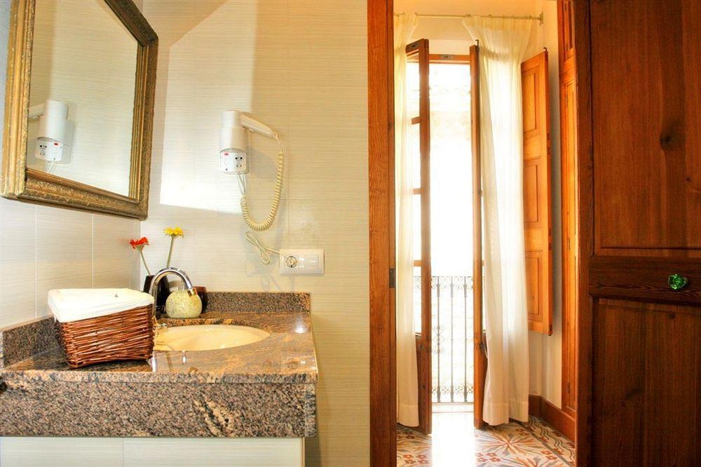 Hotel Abril