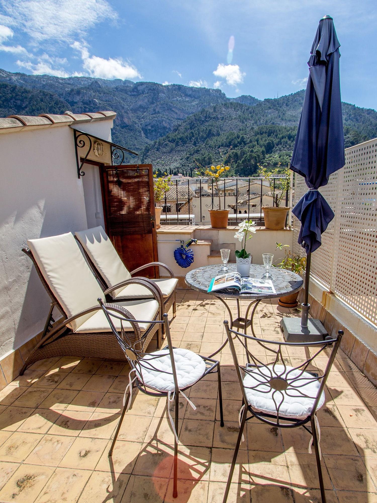 Abril Hotel