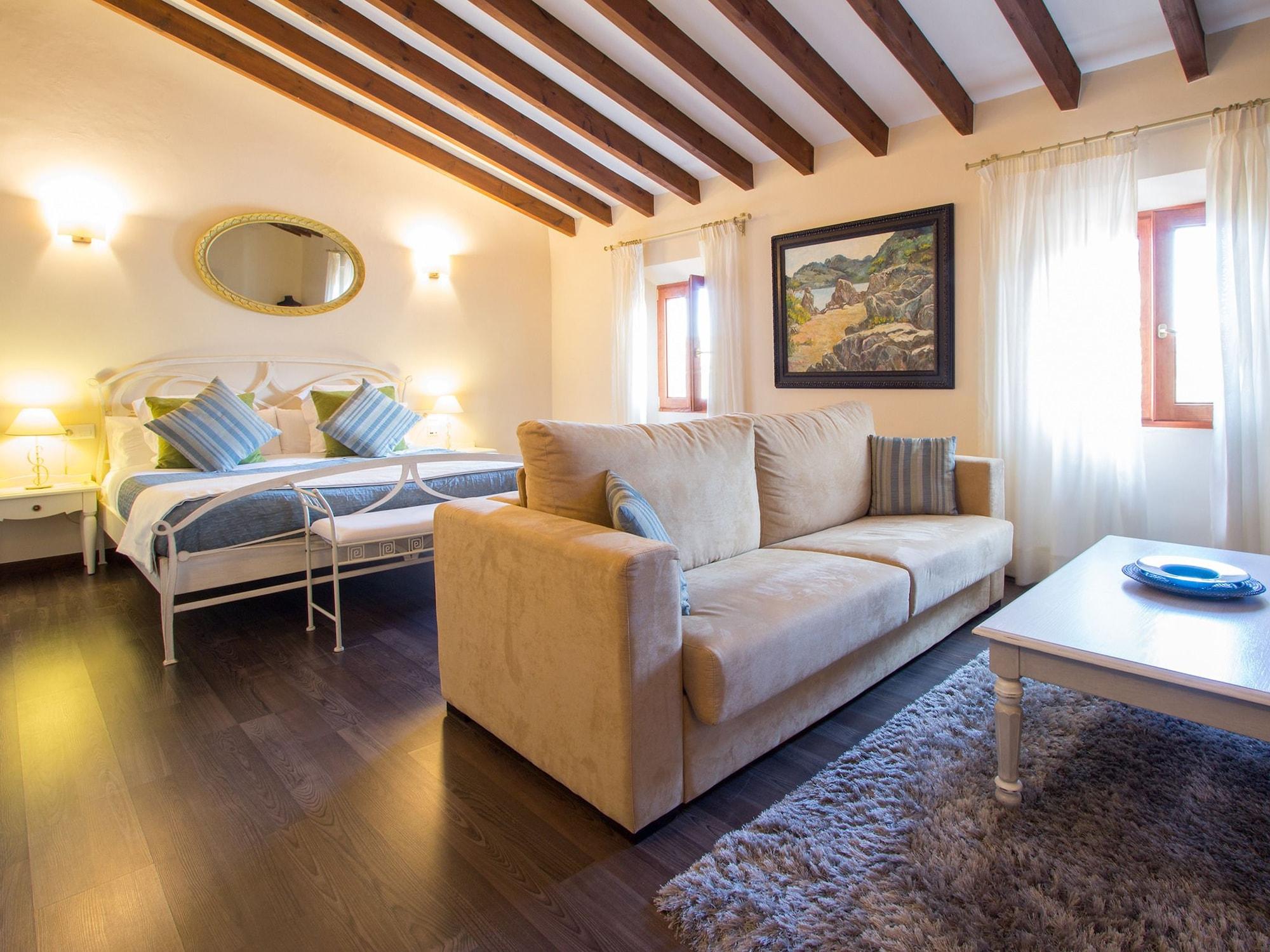 Hotel Abril 4*