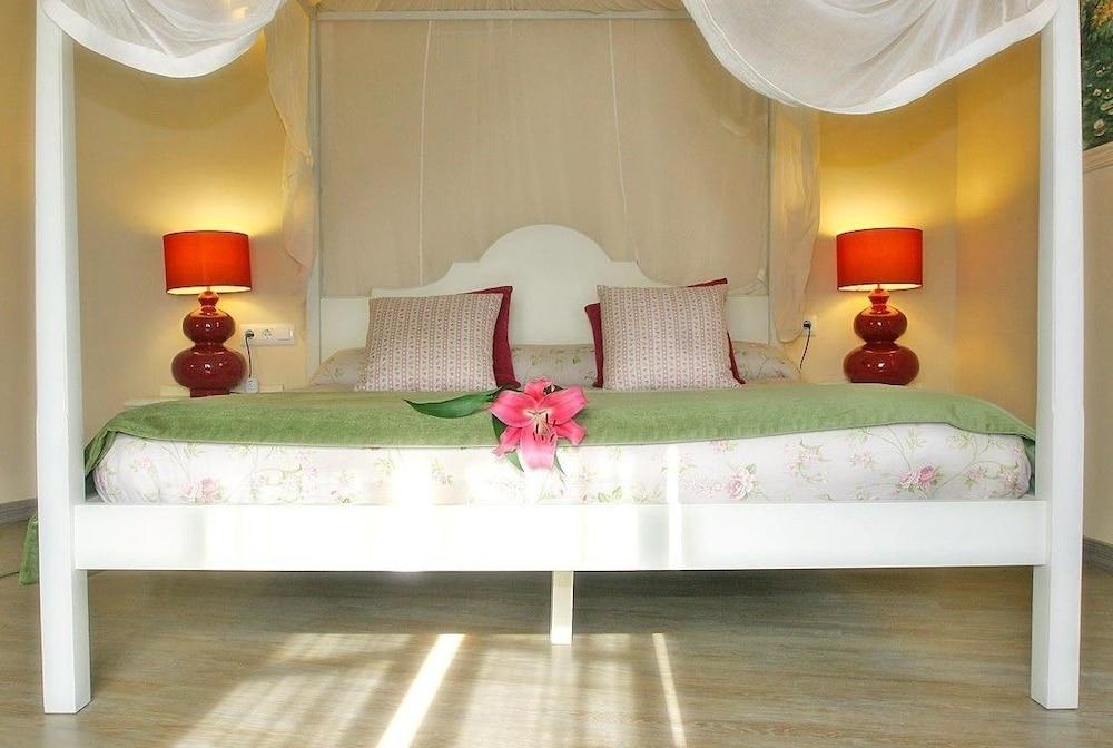 Hotel Abril 4*