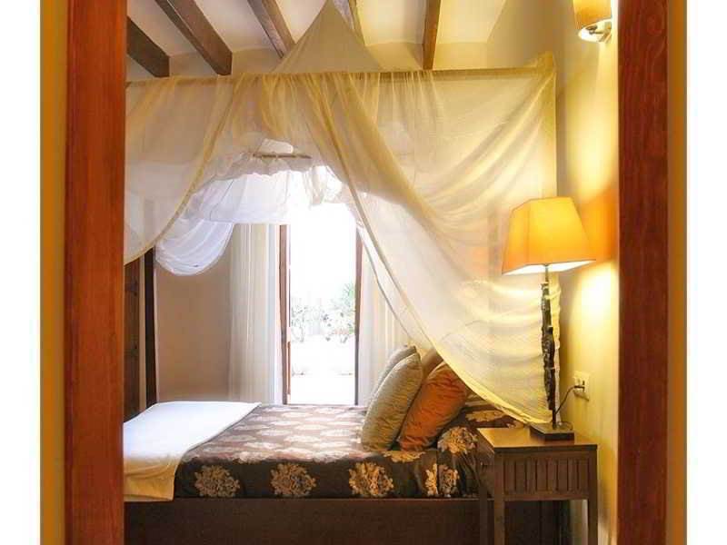 Hotel Abril 4*